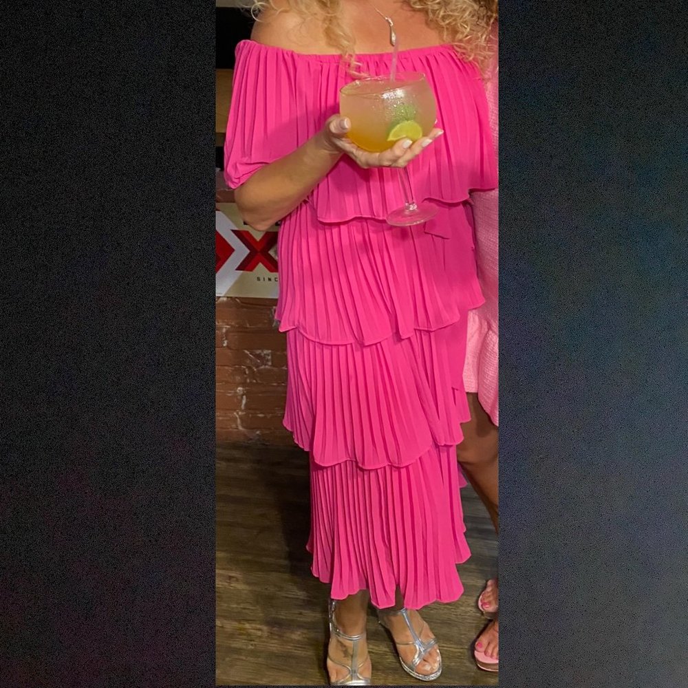 SIMARIA PLEATED TIERED MIDI DRESS - HOT PINK